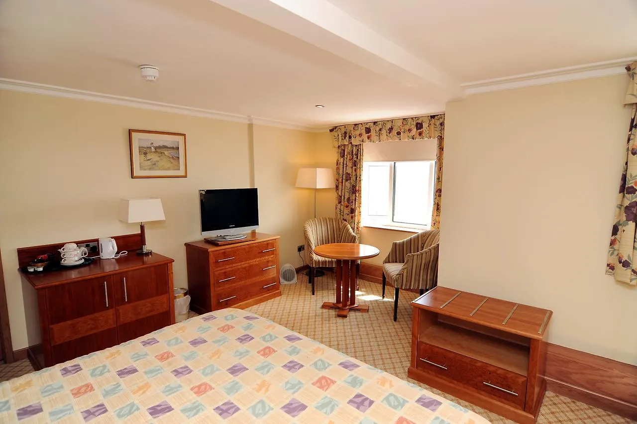 Expanse Hotel South Cave