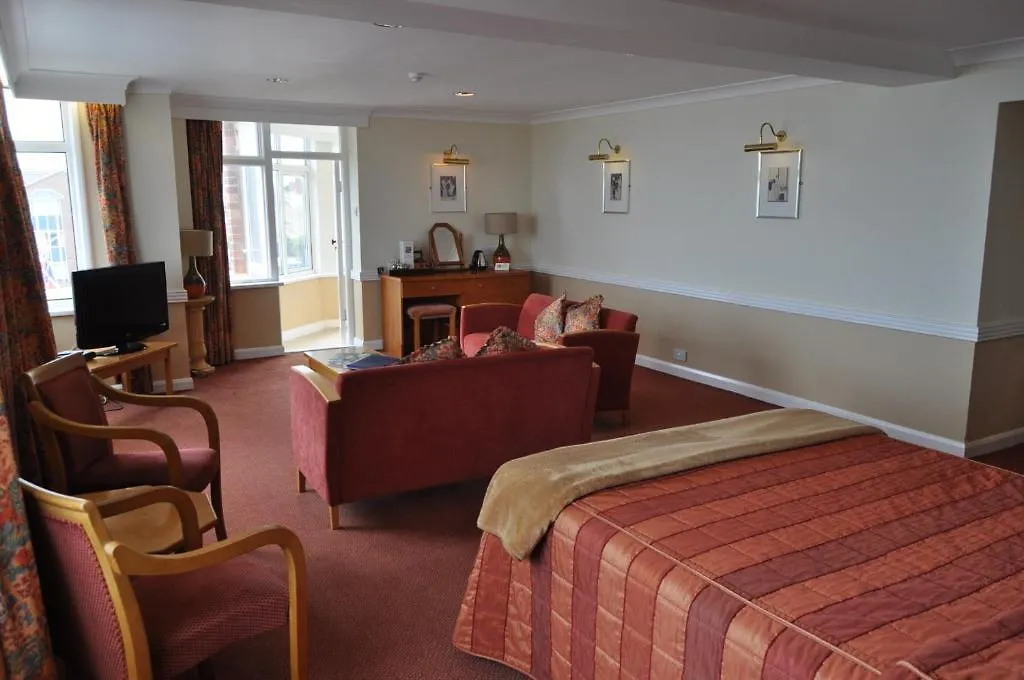 Expanse Hotel South Cave