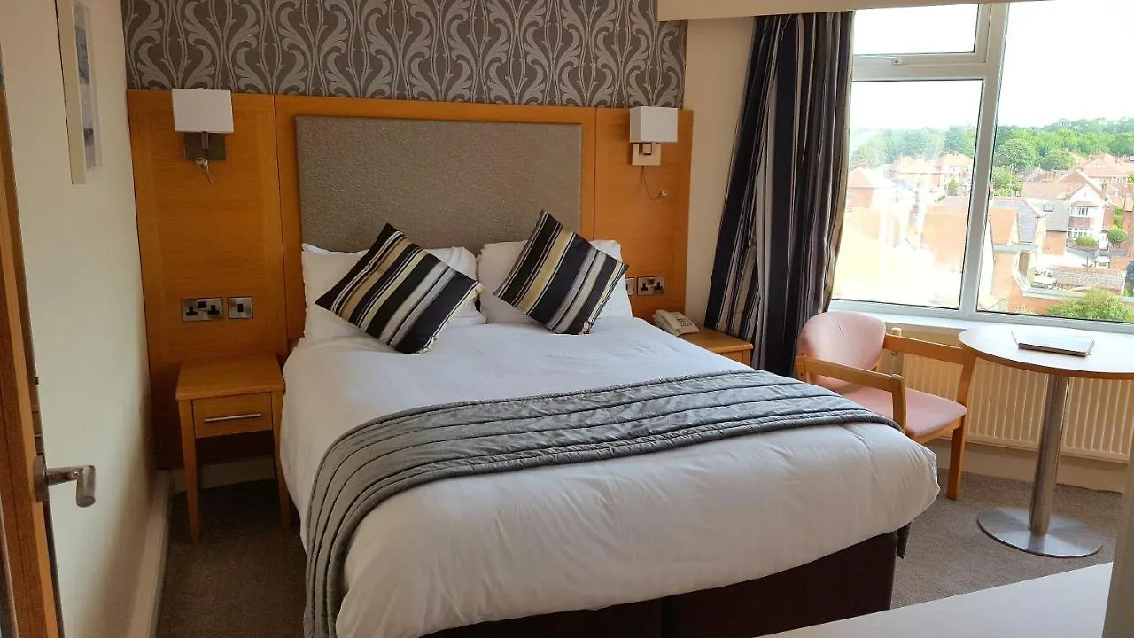 Expanse Hotel South Cave