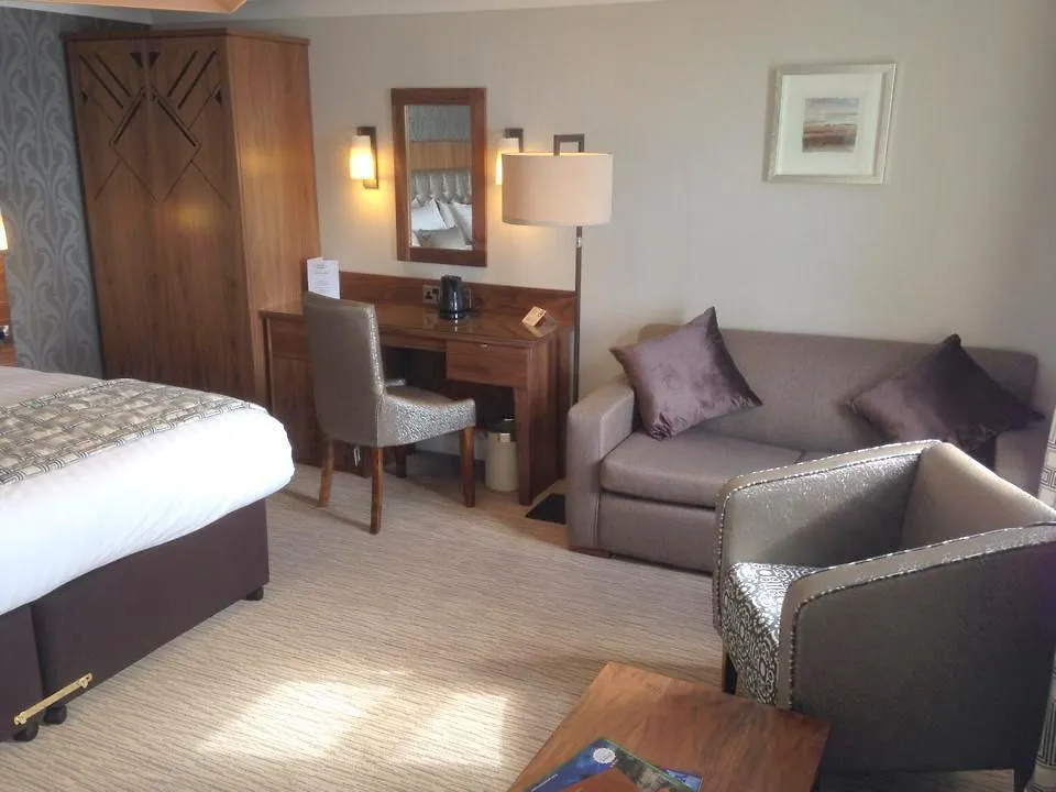 Expanse Hotel South Cave